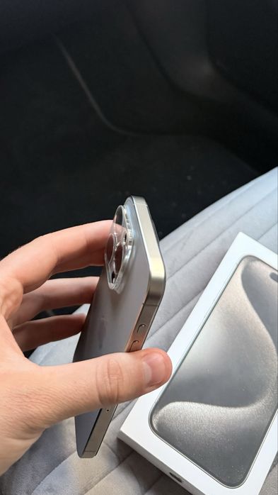 iPhone 15 Pro Natural Titanium