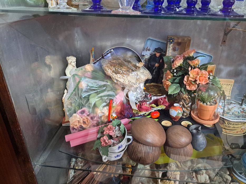 Pratos antigos. Diversas antiguidades.