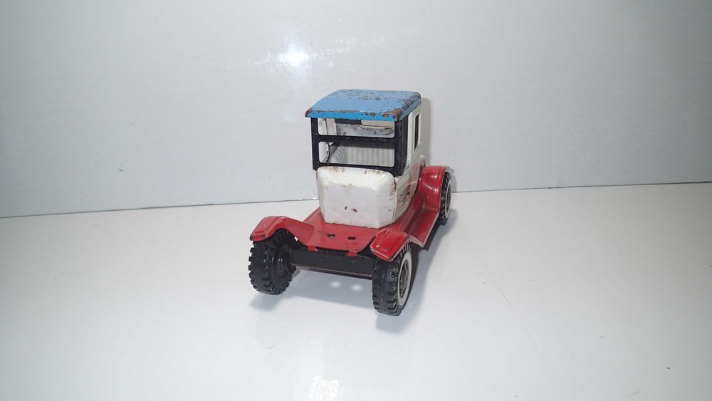 Carro miniatura em chapa Japonês