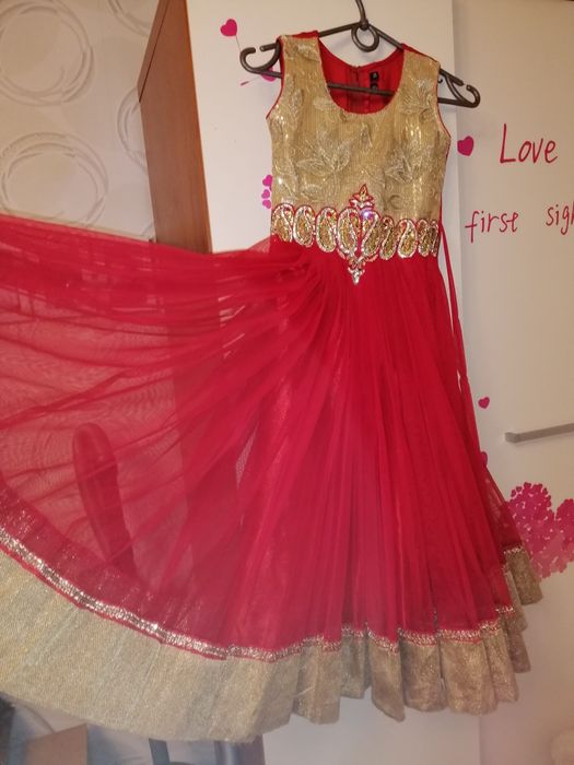 Платье нарядное праздничное 5-7лет