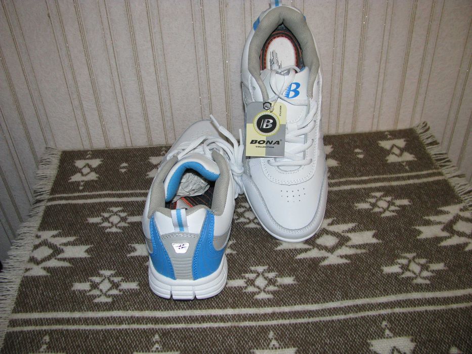 Кросівки жіночі BONA.