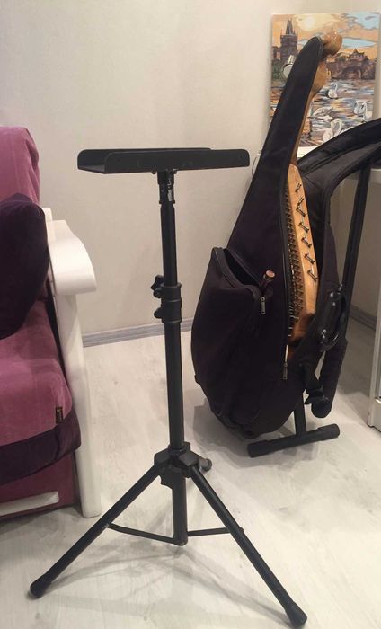 Підставка, стійка для бандури.