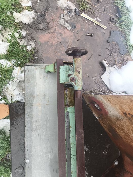 Токарний станок по дереву