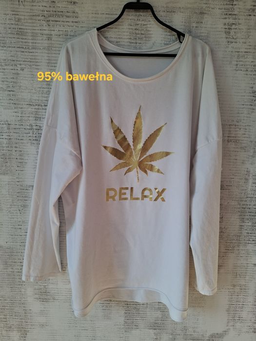 Obszerna biała bluza ze złotym nadrukiem, produkt włoski