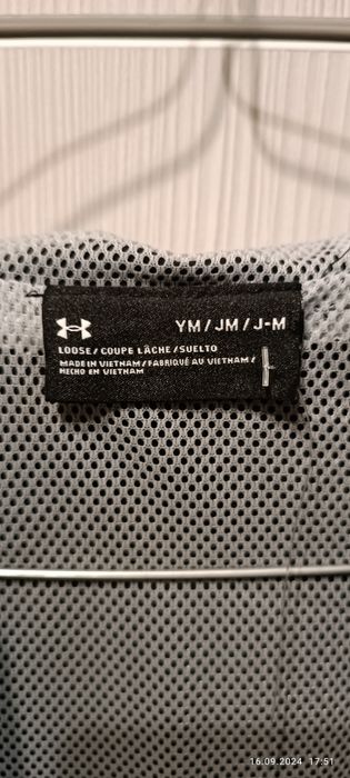 Продам- Ветровка Under  Armour для мальчиков