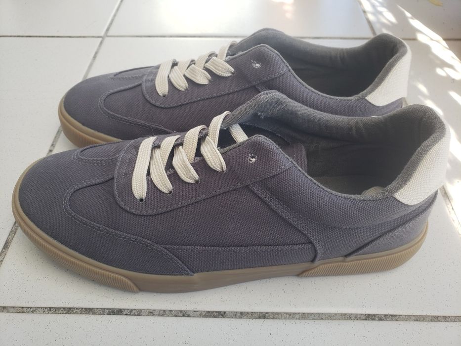 Sapatilhas tipo ténis em lona