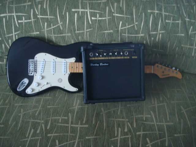 Продам электрогитару Stratocaster с комбиком