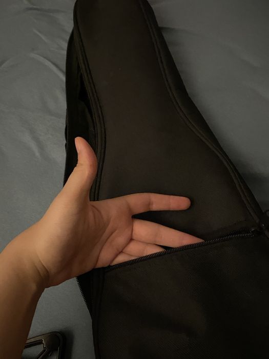 Ukelele Grape + Capo + Case