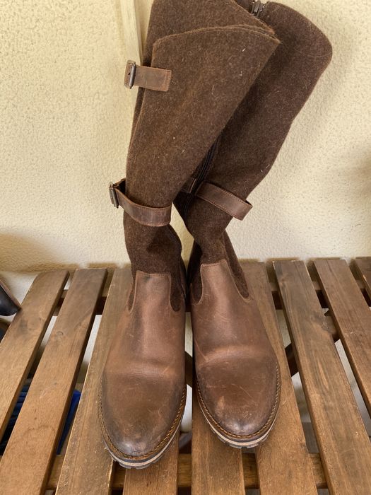 Botas de pele castanhas. Novas. 38