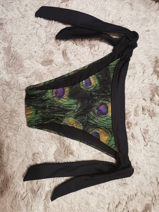 Ciekawy i wygodny dół damskiego bikini.