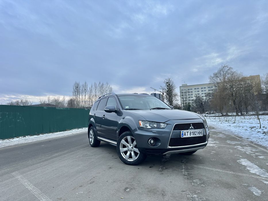 Mitsubishi Outlander XL   4x4 AVTOMAT