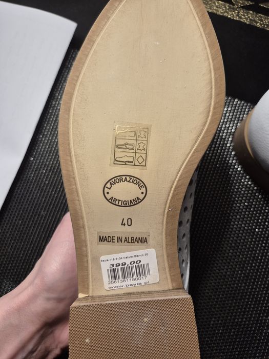 Nowe półbuty ze skóry 40