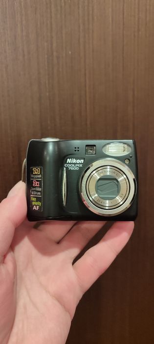 Фотоапарат Nikon Coolpix 7600