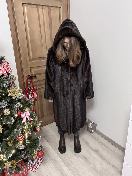 Продаж нової норкової шуби