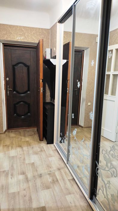 1-я квартира, р-н Вокзала, есть Всё. Инфраструктура вся в 5-ти минутах