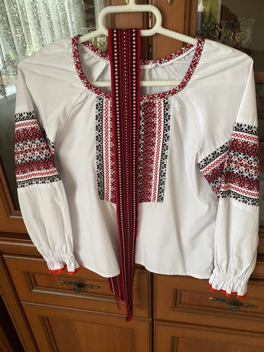 Вишиваночка на дівчинку.