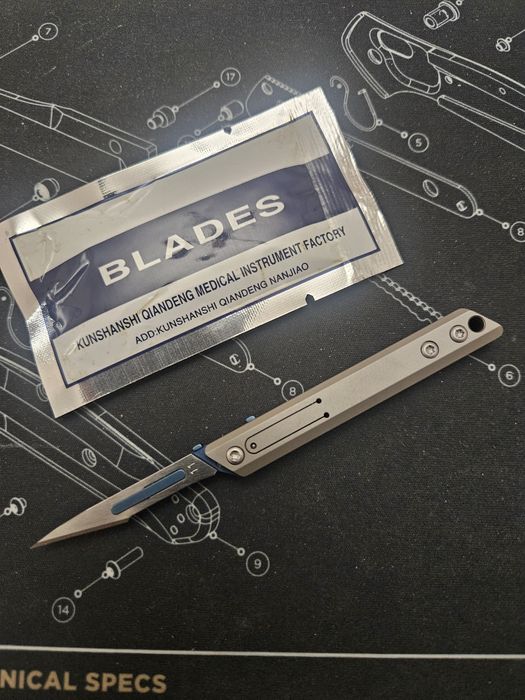 Аксесуари з титану, карабіни, ручки, мультитули