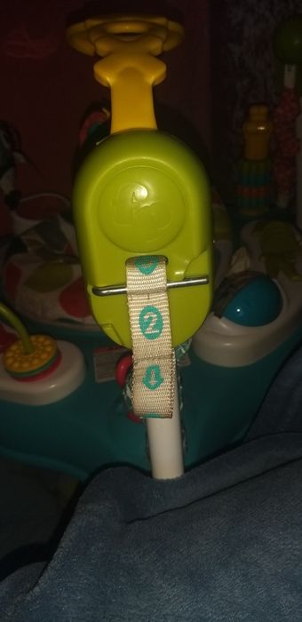 Saltitao Fisher price com oferta da mantinha de baixo