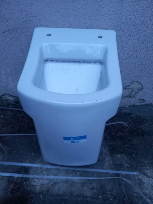 Pisuar wiszący firmy Roca