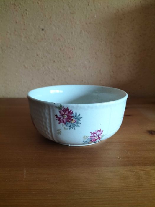 Miseczka biała porcelanowa z motywem kwiatów Steingutfabrik Torgau