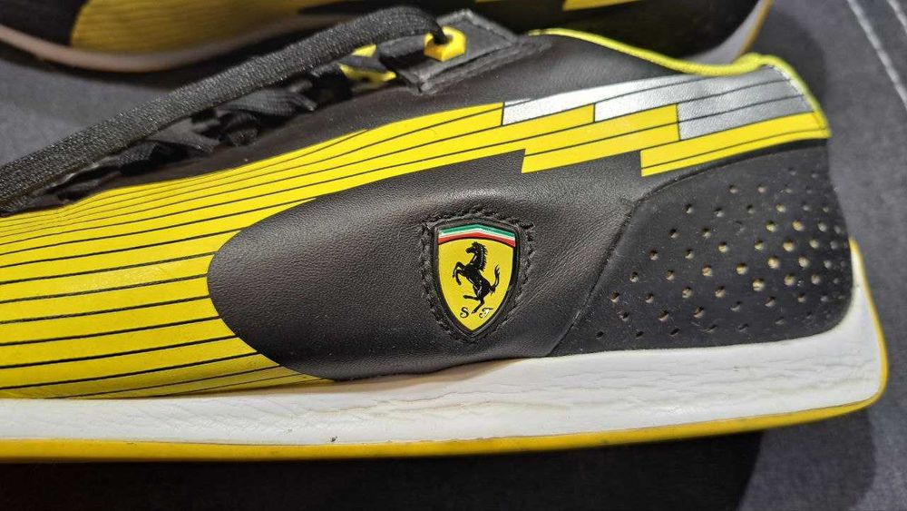 Кросівки Puma Ferrari - чоловічі - розмір 41-42