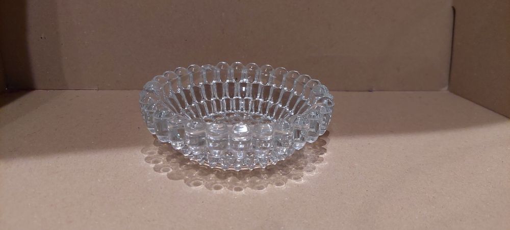 u26-szklana popielniczka PRL