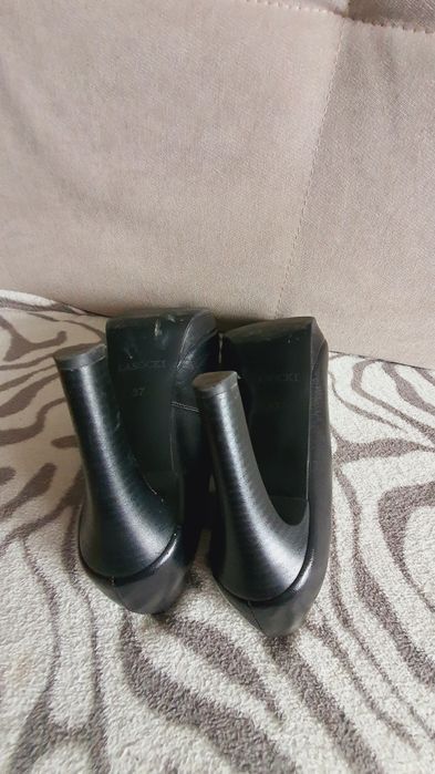 Czółenka Lasocki czarne r.37