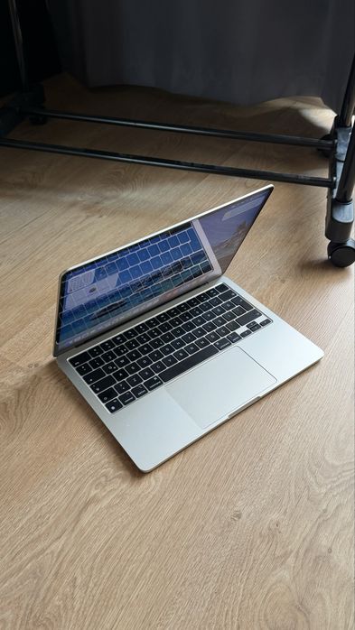 MacBook Air 13” M2 (2022) 16/256 GB – стан нового!
