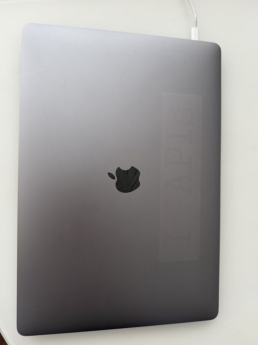 Macbook pro 15” 2017 i7 16gb 512ssd