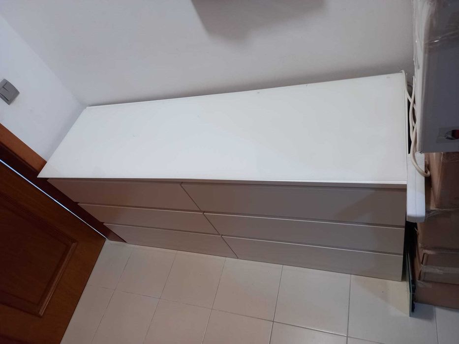 Comoda de 6 gavetas com tampo de vidro