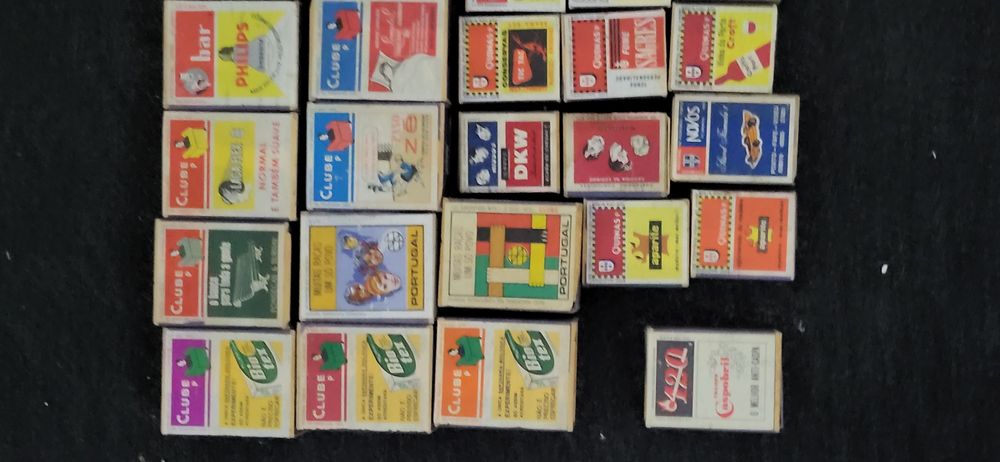 47 Caixas de fósforos publicitárias antigas em Madeira!