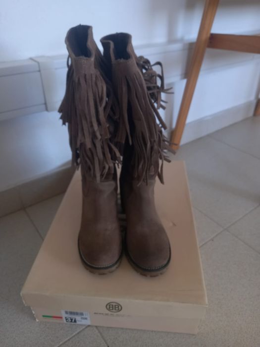 Botas com franjas