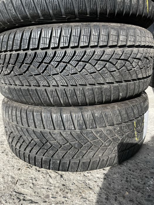 Практично новий комплект зимніх шин 215/50R17 Goodyear
