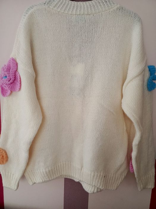 Kremowy gruby sweter kardigan damski kwiaty 3d Vanis oversize