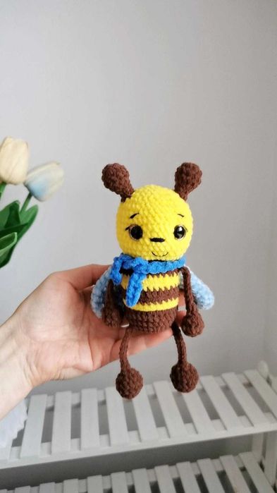 Pszczóla na szydełku, maskotka przytulanka handmade, dekoracja