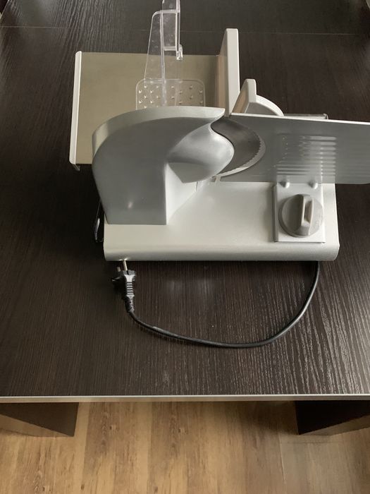 Krajalnica elektryczna  MPM SMS -008