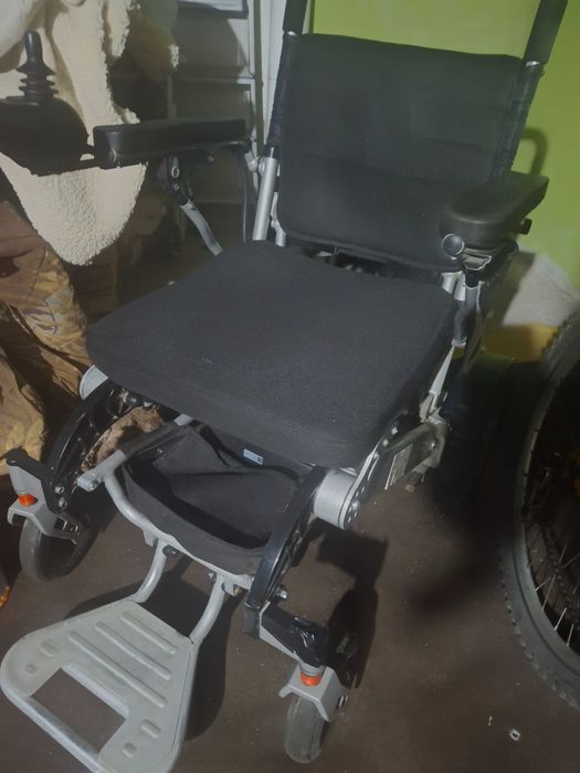 Wózek inwalidzki elektryczny CROSS BC-EA8000 – stan bardzo dobry + gratisy