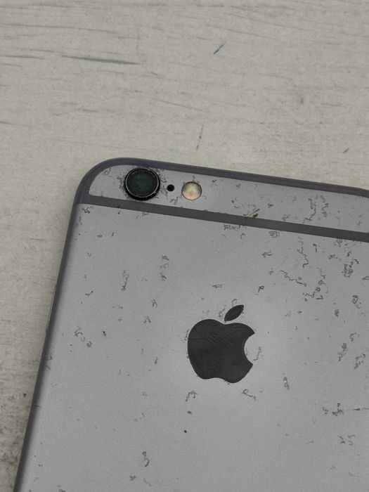 Lote 2 iPhones para Peças/Reparação (iPhone 7 256GB + iPhone 6s)