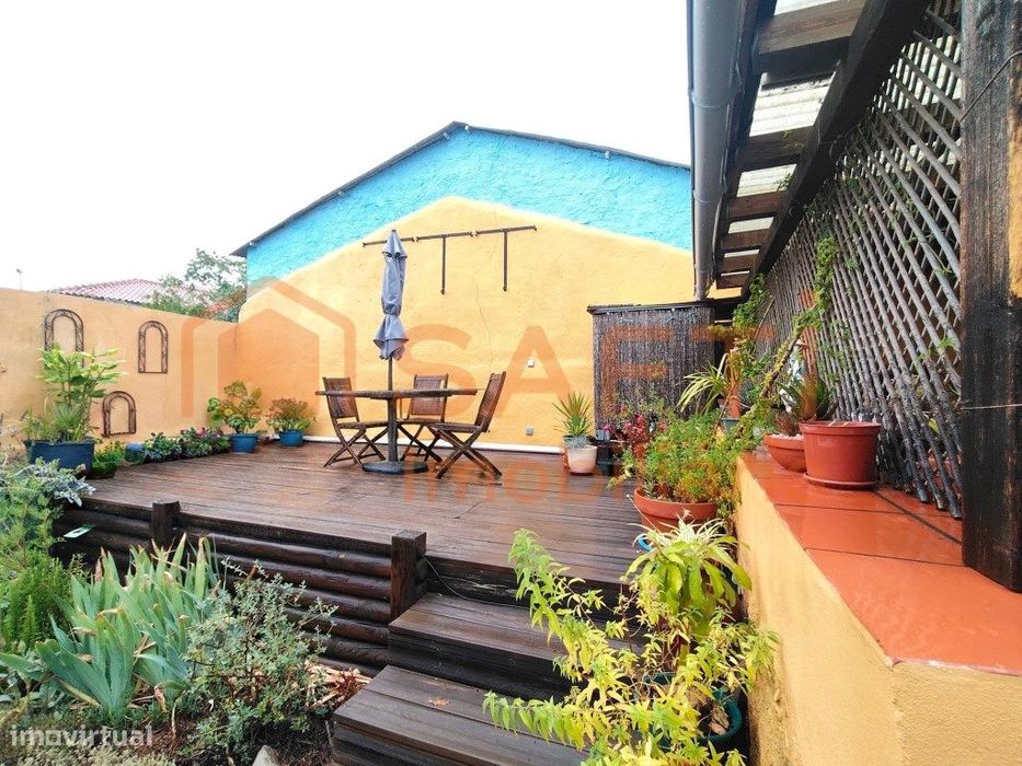 Moradia T3 Com Jardim, Oficina E Estacionamento.