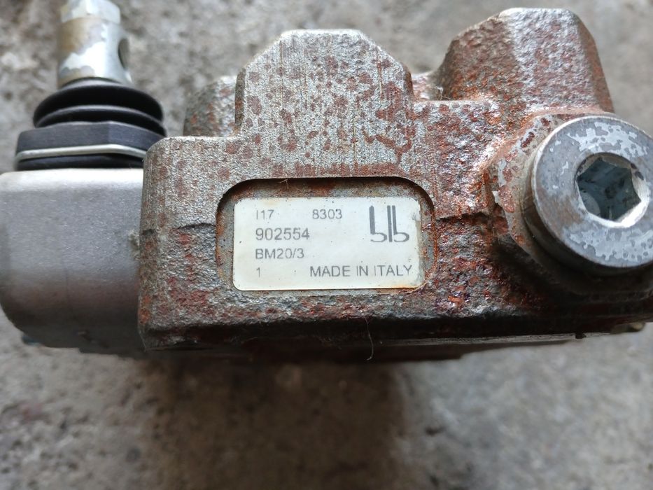 Pompa hydrauliczna,siłowniki, rozdzielacz