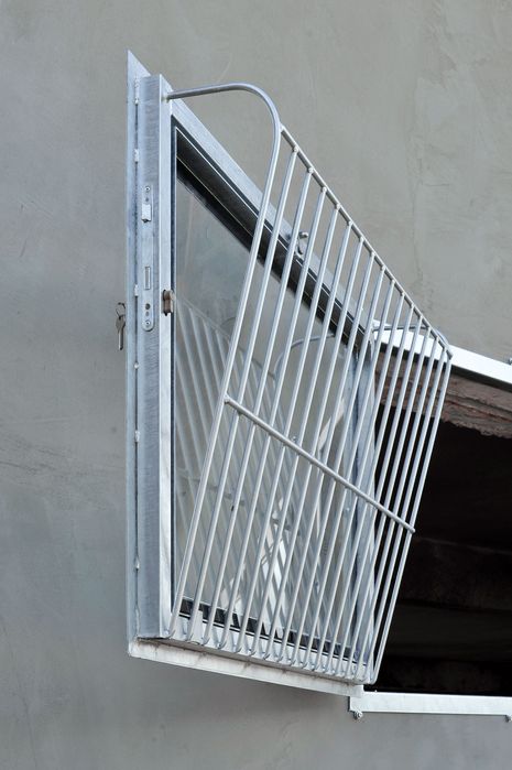 Okno stajenne stalowe do stajni garażu okno stalowe okno gospodarskie