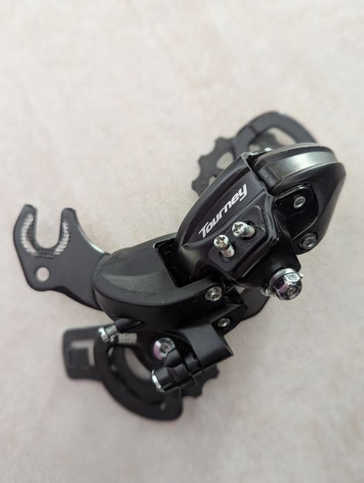 Продам задній перемикач Shimano tourney