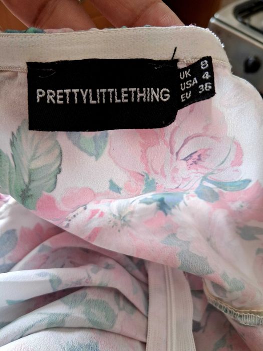Vestido Only Polly e vestido Prettylittlething.