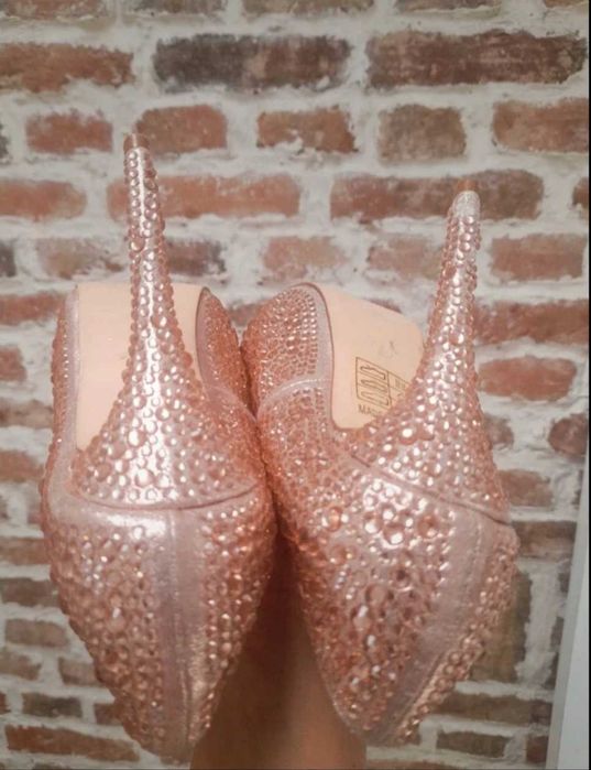 Buty na koturnie pudrowe kryształki