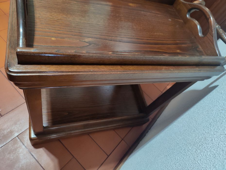 Carrinho de bebidas em castanho maciço