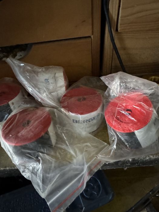 Cintos de carro com borda vermelha