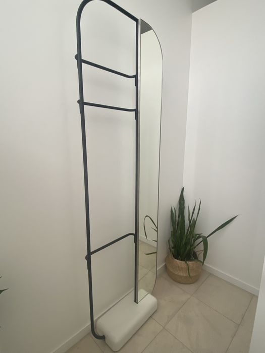 Peca decorativa com Espelho e charriot