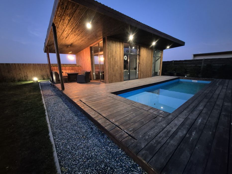 Будиночок з басейном і сауною подобово