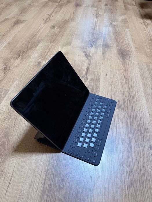 Клавіатура /чохол до iPad 12,9 , 2018року