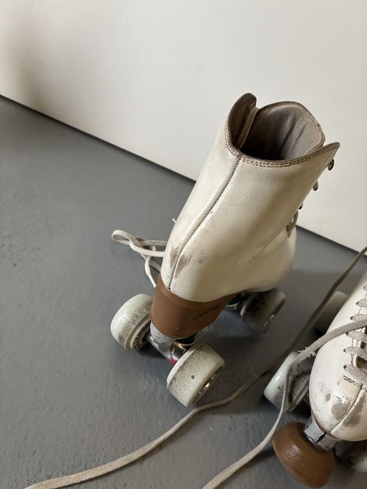 Patins de patinagem artística